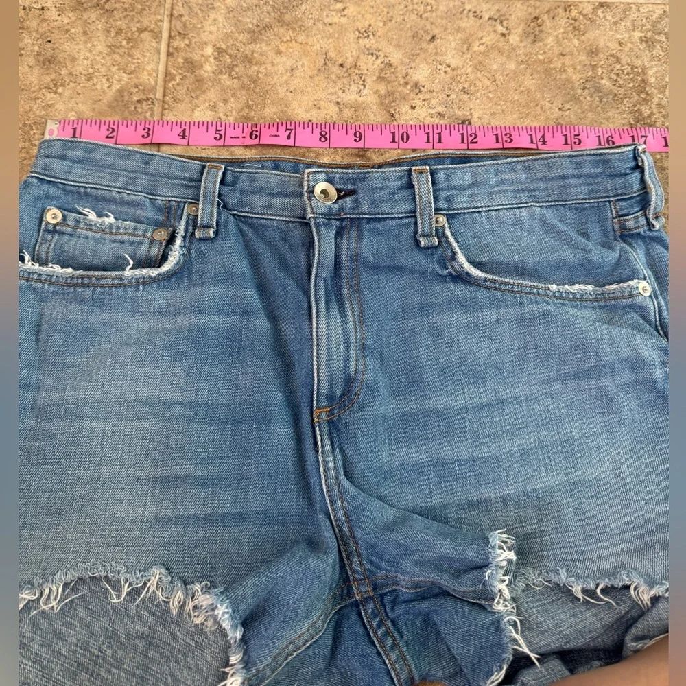 D women’s Rag & Bone Blue dre low rise Jean Shorts with Distressed Hem - Picture 8 of 8